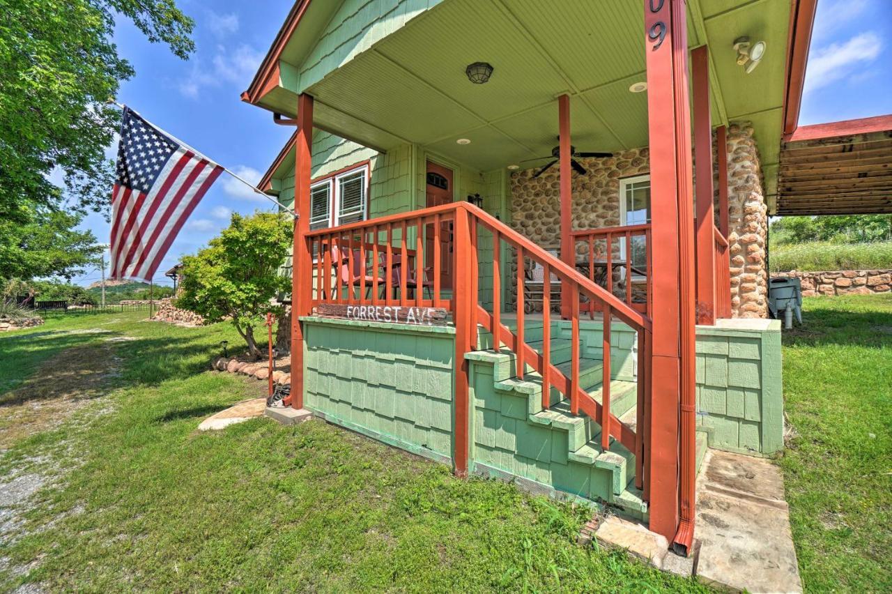 Charming Hilltop Cottage In Medicine Park! 外观 照片