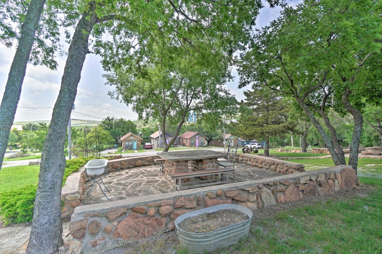 Charming Hilltop Cottage In Medicine Park! 外观 照片