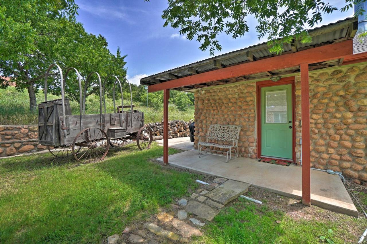 Charming Hilltop Cottage In Medicine Park! 外观 照片