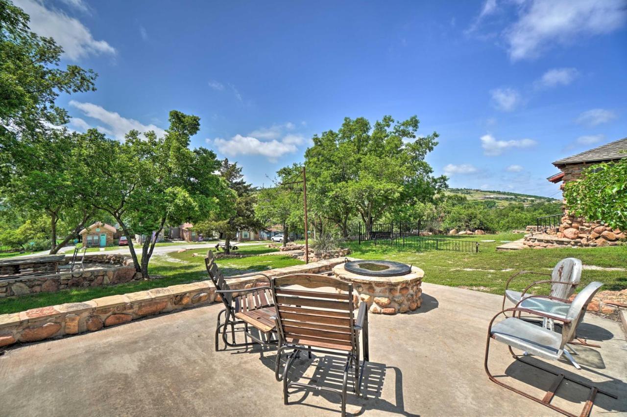 Charming Hilltop Cottage In Medicine Park! 外观 照片